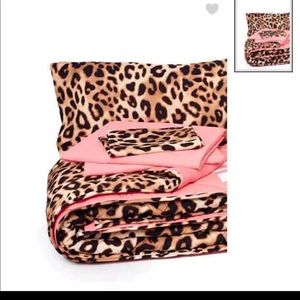 QUEEN VS PINK BEDDING SET